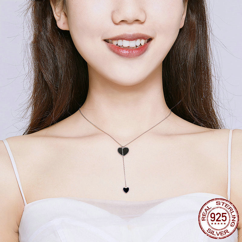Black heart-shaped clavicle chain